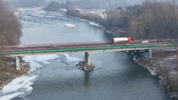 DJI_20260210090245_0250_D_11zon Most nad rzeką poprad